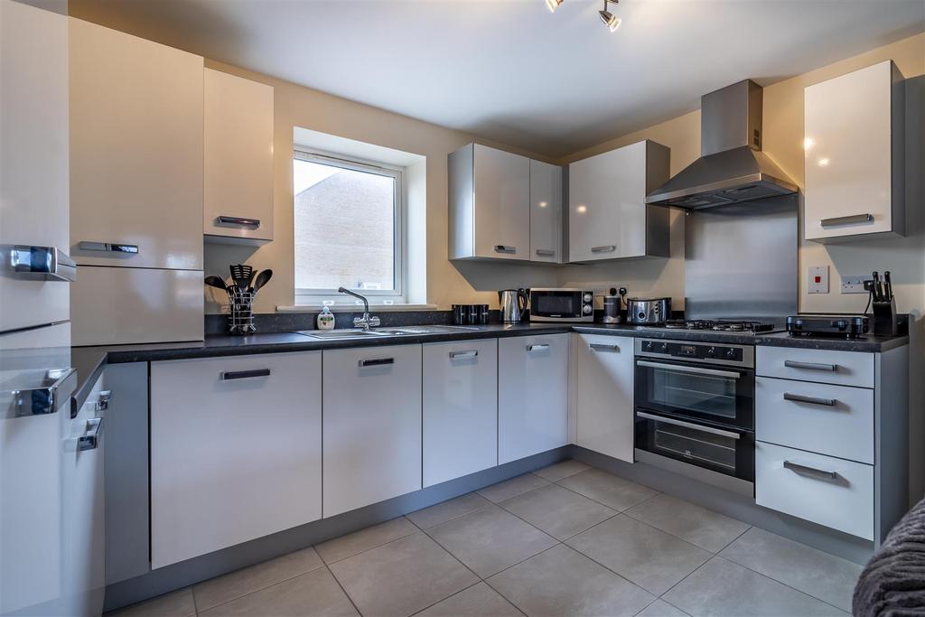 Kitchen 2.jpg