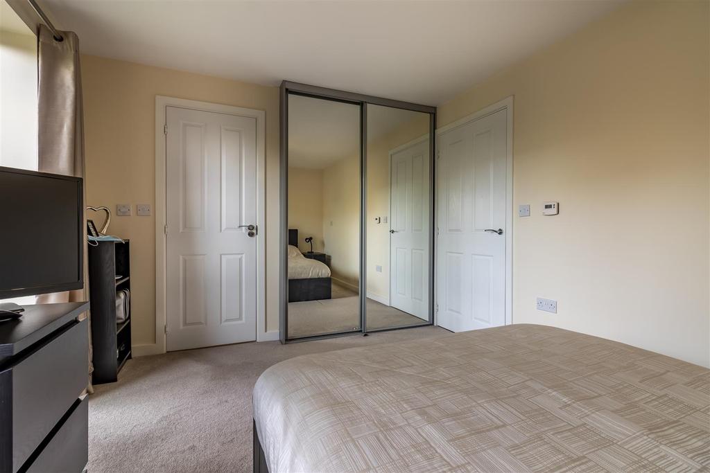 Bedroom 1 3rd.jpg