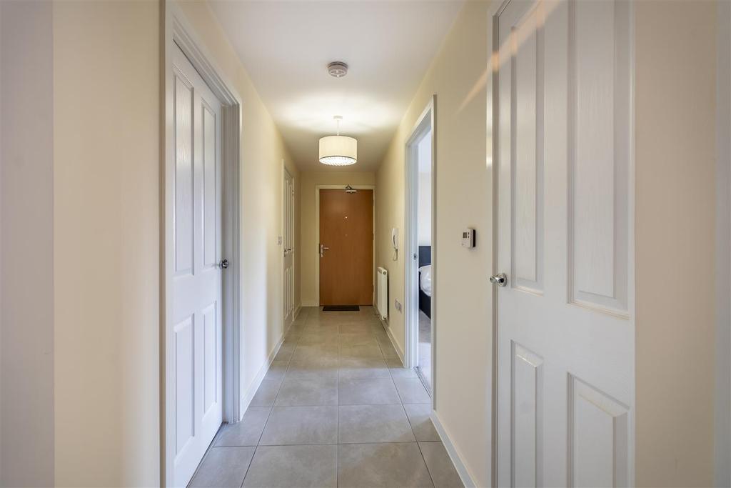 Hallway 2.jpg