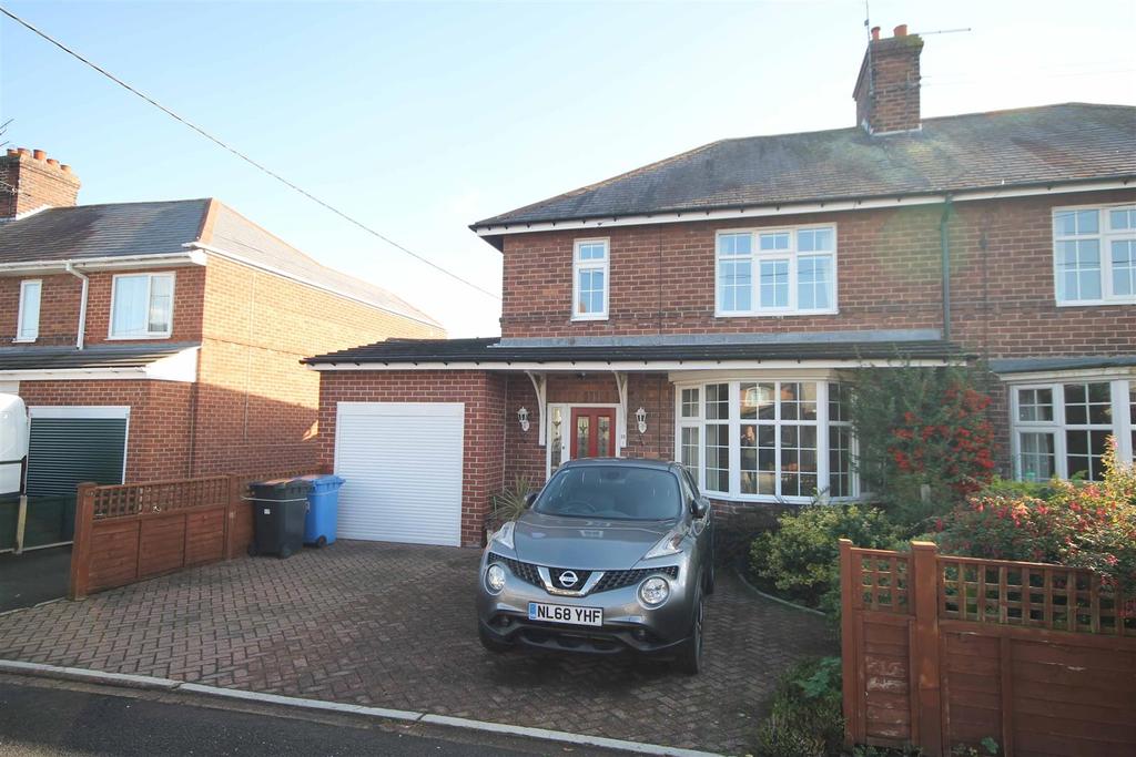Jackson Avenue, Ponteland, Newcastle... 3 bed semidetached house £