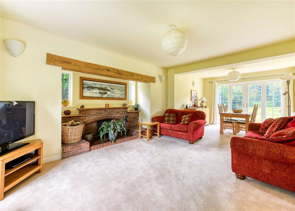 59, Springhill Lane, Lower Penn... 5 bed detached house £645,000