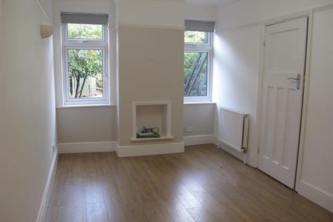 25 Upper Walthamstow Road, London, E17 3QG