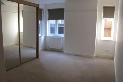 25 Upper Walthamstow Road, London, E17 3QG