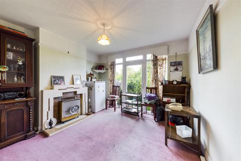8 Middleton Drive, Pinner, HA5 2PG