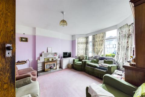 8 Middleton Drive, Pinner, HA5 2PG