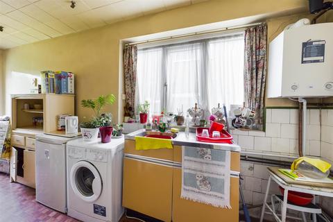 8 Middleton Drive, Pinner, HA5 2PG