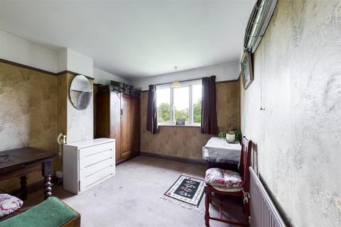 8 Middleton Drive, Pinner, HA5 2PG