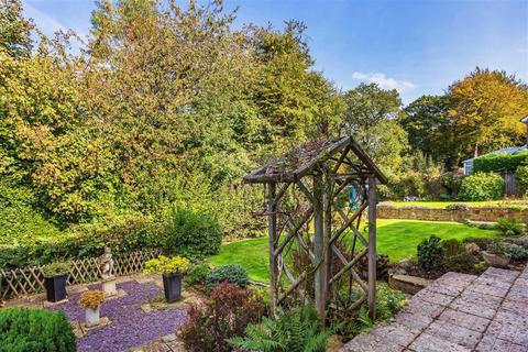 Moonrakers Quarry Close, Oxted, RH8 9HG