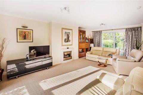 Moonrakers Quarry Close, Oxted, RH8 9HG