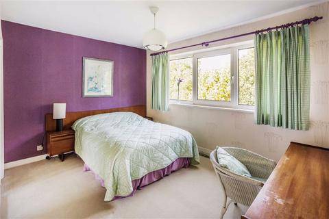 Moonrakers Quarry Close, Oxted, RH8 9HG
