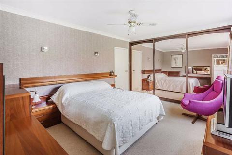 Moonrakers Quarry Close, Oxted, RH8 9HG