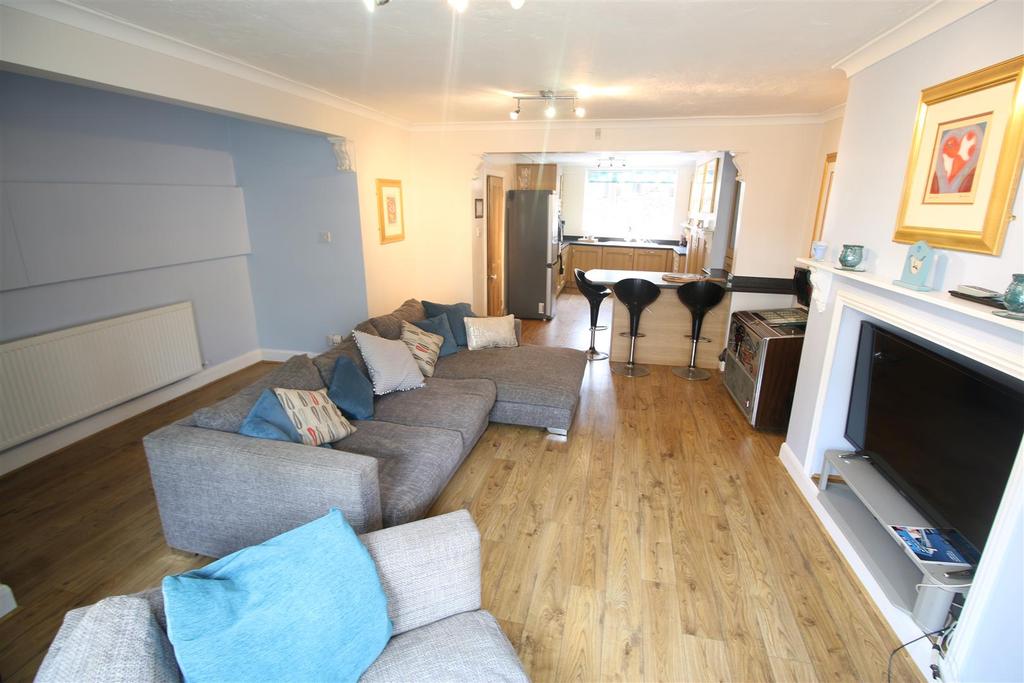 Cleveland Avenue, Darlington 5 bed townhouse £295,000