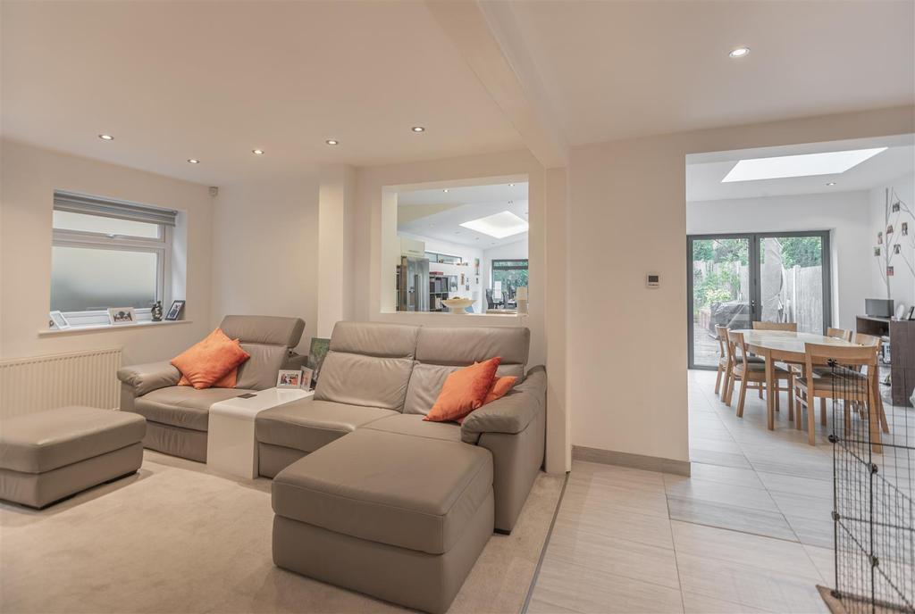 Willow Way, RADLETT 4 bed semidetached house £900,000