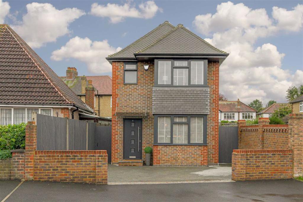 Tudor Avenue, Worcester Park, Surrey 3 bed detached house £650,000