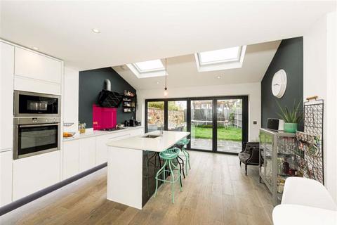 129 Tudor Avenue, Worcester Park, KT4 8TU