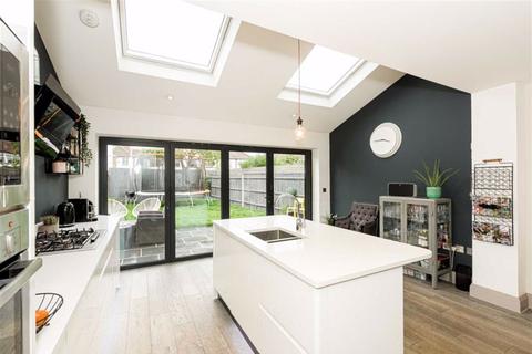 129 Tudor Avenue, Worcester Park, KT4 8TU