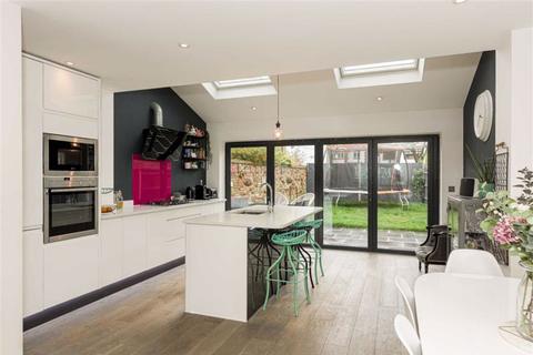 129 Tudor Avenue, Worcester Park, KT4 8TU