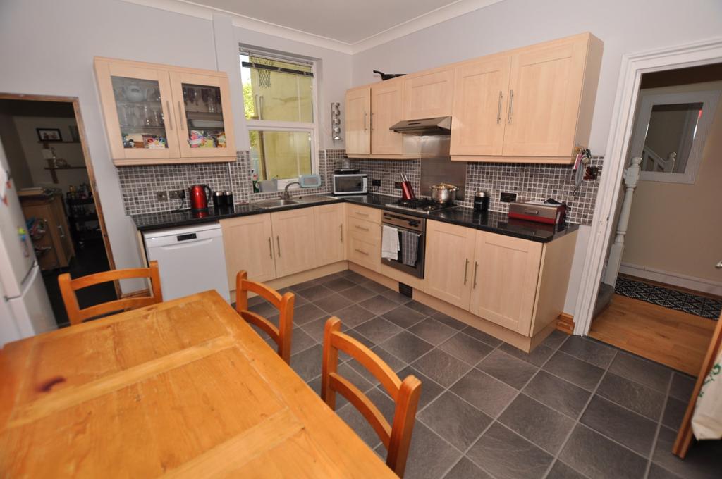 Kitchen/dining 1