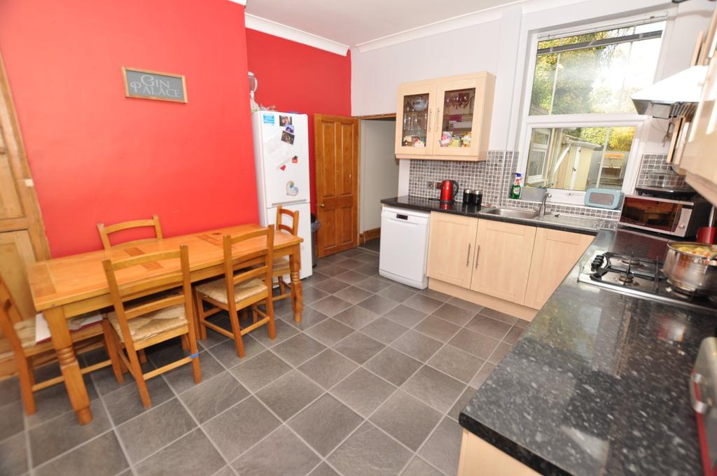 Kitchen/dining 2