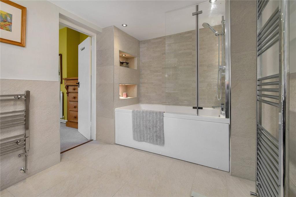 Luxury En-Suite Bath