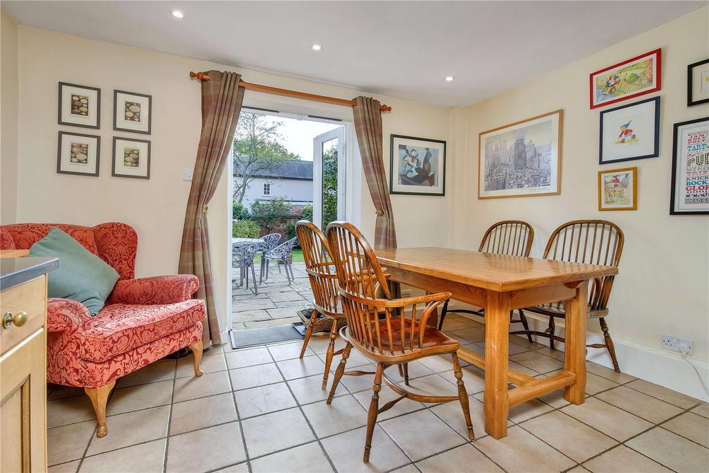 Living/Dining Area