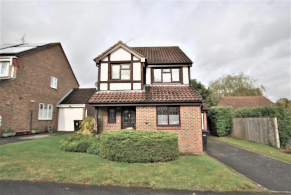 Sedgefield Close, Sonning Common, Reading 3 bed detached house £1,625