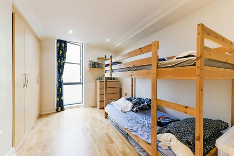 Apartment 17, 2 Point Wharf Lane, Brentford, TW8 0EA