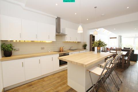 4 bedroom terraced house to rent, Hargwyne Street, London, SW9 9RQ