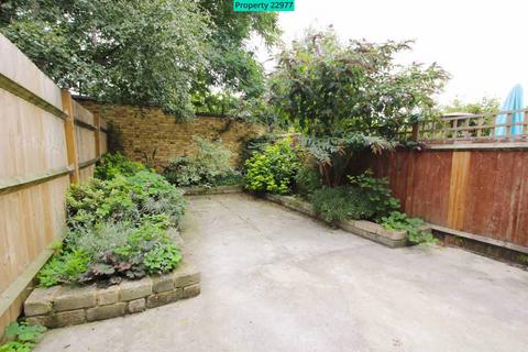 4 bedroom terraced house to rent, Hargwyne Street, London, SW9 9RQ