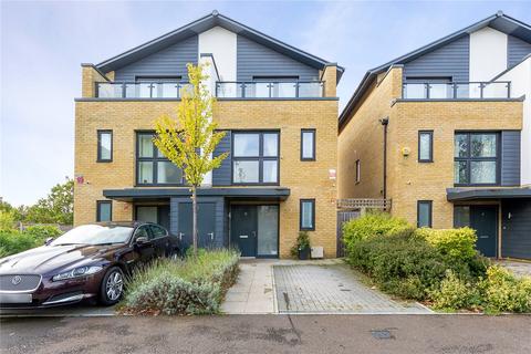 16 Elderberry Close, Romford, RM3 0JY