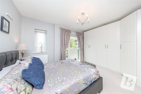 16 Elderberry Close, Romford, RM3 0JY