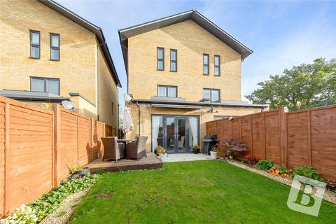 16 Elderberry Close, Romford, RM3 0JY