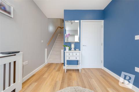 16 Elderberry Close, Romford, RM3 0JY