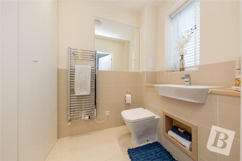 16 Elderberry Close, Romford, RM3 0JY