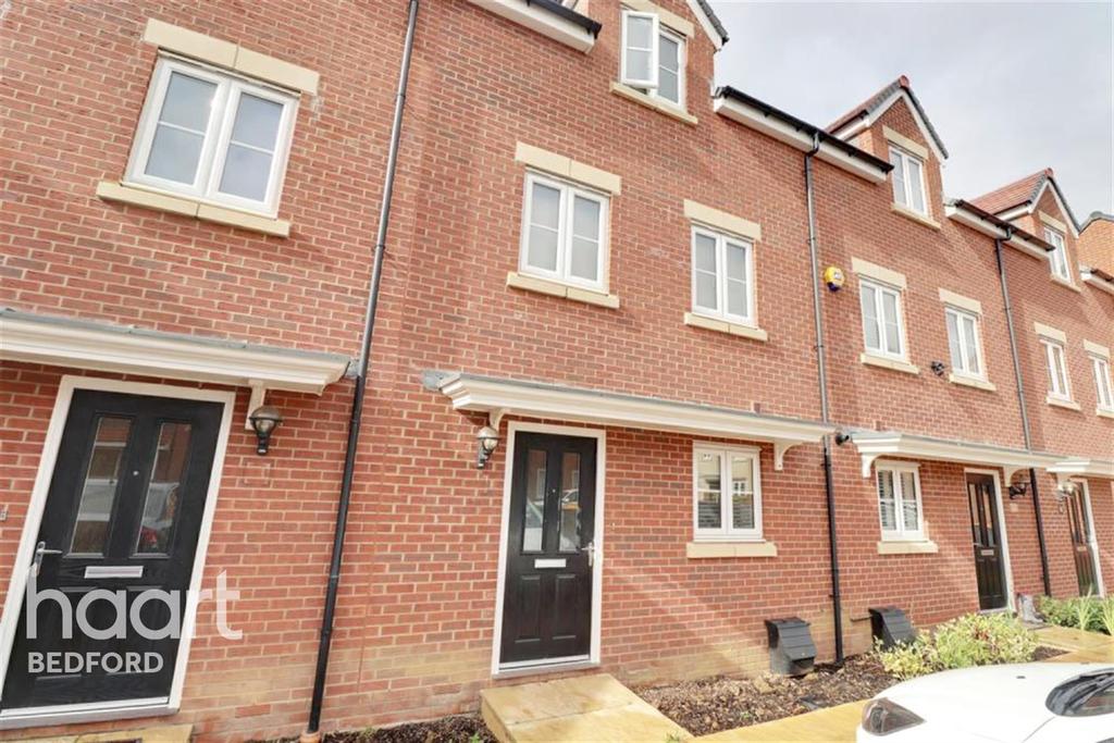Seaforth Gardens, Bedford 3 bed semidetached house £1,400 pcm (£323 pw)