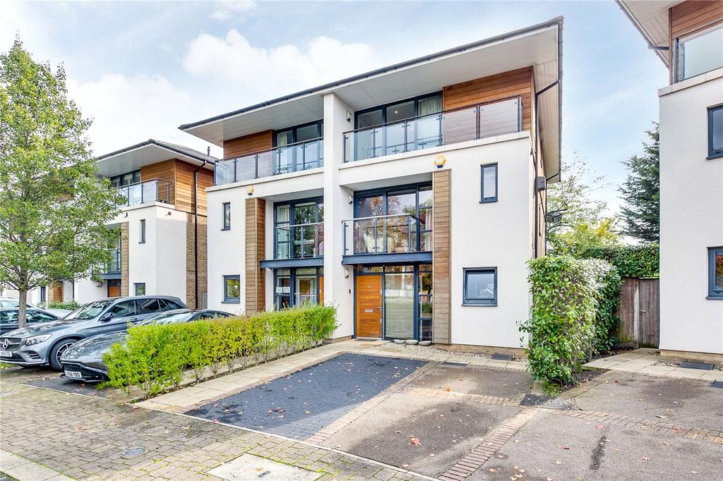Whitelands Crescent, Southfields 4 bed house £4,000 pcm (£923 pw)