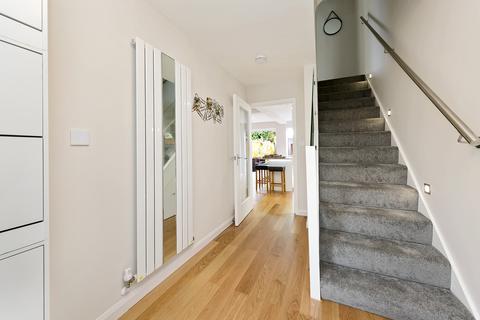 67 Ashburnham Road, Richmond, TW10 7NJ