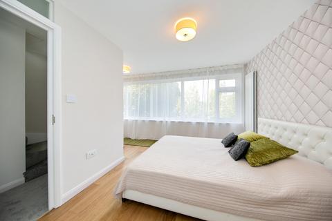 67 Ashburnham Road, Richmond, TW10 7NJ
