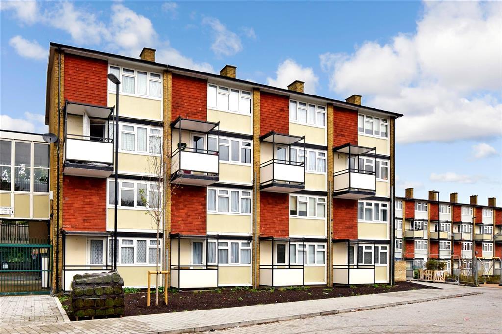 Longheath Gardens, Croydon, Surrey 2 bed ground floor flat £250,000