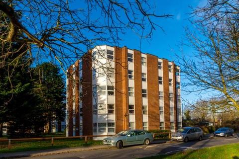 26 Riverside Close, London, W7 1BY