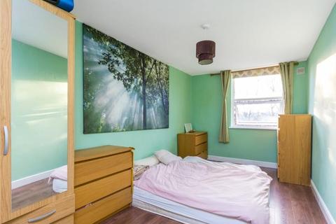 26 Riverside Close, London, W7 1BY