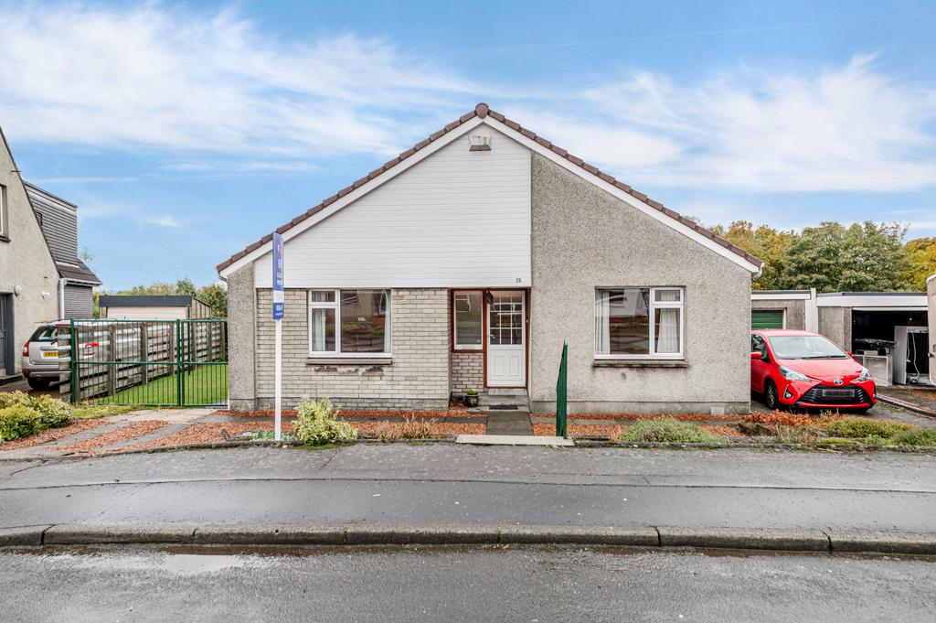 28 Adam Crescent, Stenhousemuir FK5 4DQ 3 bed detached bungalow £194,995