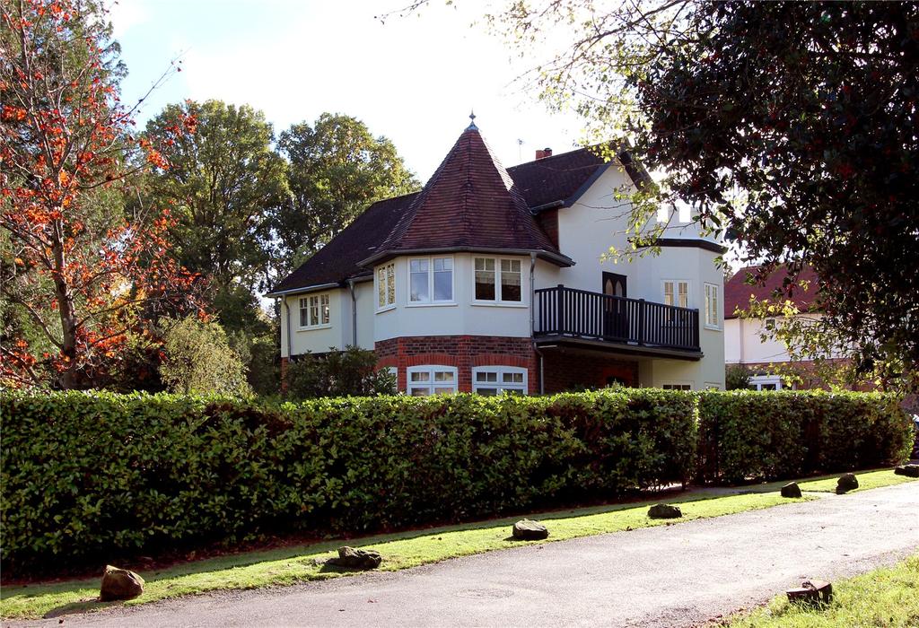 Coombe Hill Road, East Grinstead, West Sussex 4 bed detached house £
