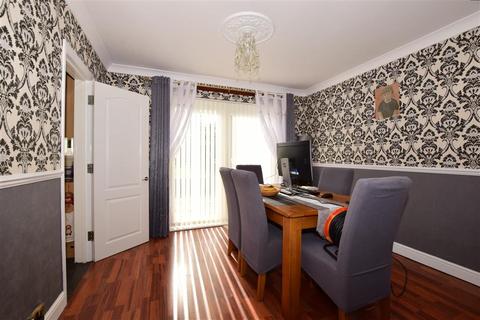 86 Arnhem Drive, New Addington, Croydon, CR0 0EB