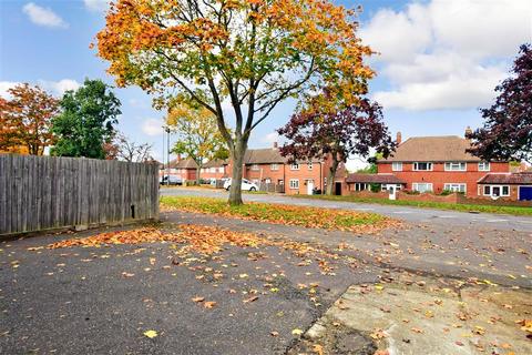 86 Arnhem Drive, New Addington, Croydon, CR0 0EB