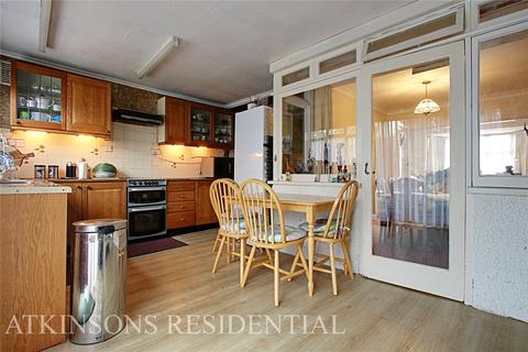 38 Buckingham Close, Enfield, EN1 3JG