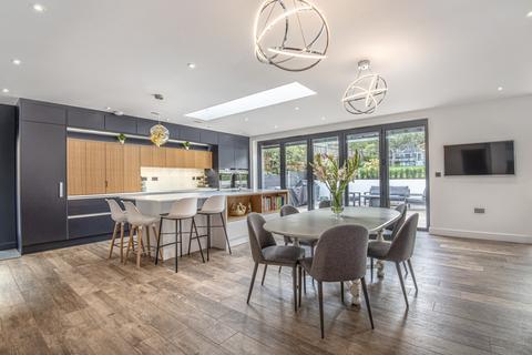 7 Abbots Ride, Farnham, GU9 8HY
