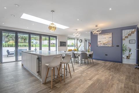 7 Abbots Ride, Farnham, GU9 8HY