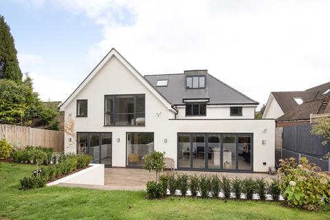 7 Abbots Ride, Farnham, GU9 8HY