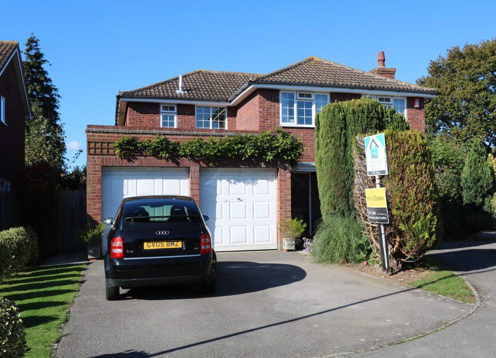 Rogers Mead, Hayling Island 4 bed detached house £450,000